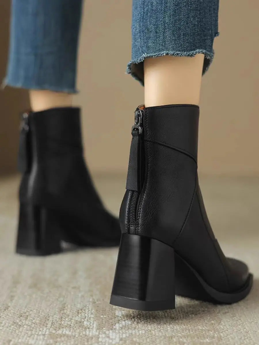 Bottines orthopédiques Eugénie de Danoir Paris avec bout carré et zip arrière, en cuir noir, pour un confort optimal.
