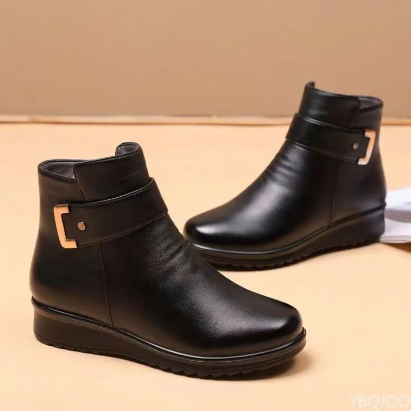 Bottines plates d'hiver antidérapantes Sidonie de Danoir Paris, en cuir beige, avec semelle robuste et design élégant pour femme.