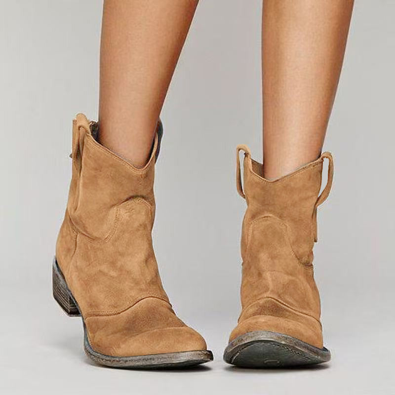 Bottines western modernes Marielle de Danoir Paris, en cuir noir avec détails élégants, chaussure tendance pour femmes.