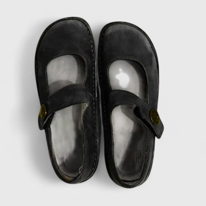 Chaussures Hedwig Mary Jane Danoir Paris, élégantes souliers en cuir noir avec boucle, vue de face.