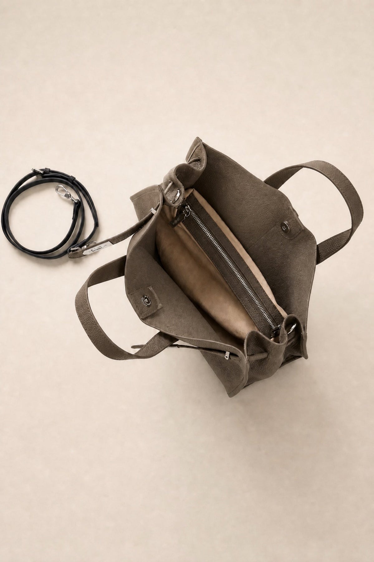 Sac tote Meridian Danoir Paris en café brun avec intérieur spacieux et détails élégants.