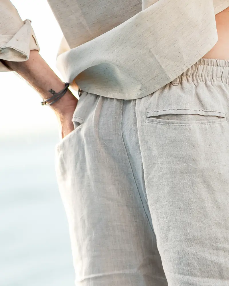 Shorts en lin premium Casablanca de la marque Old Money, montrant la texture légère et la coupe décontractée.