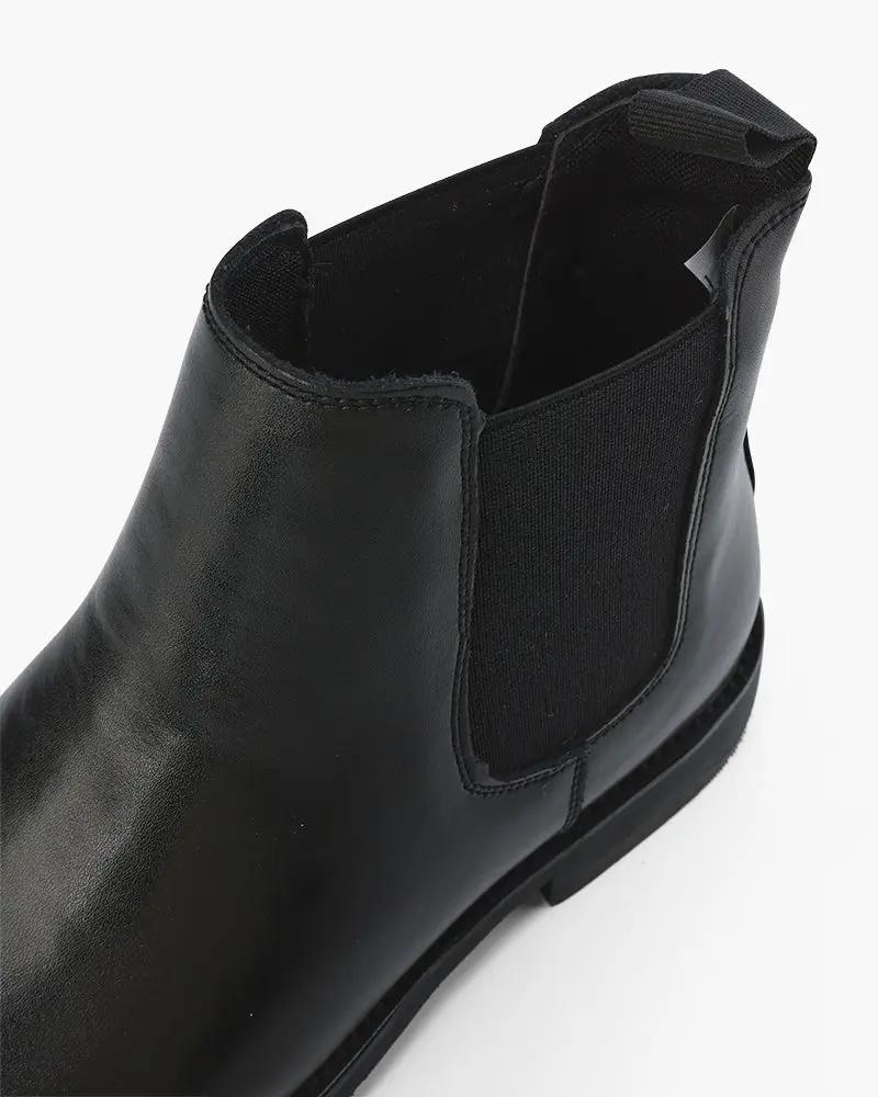 Bottes Chelsea Old Money en cuir marron, élégantes et classiques, avec semelle en caoutchouc et lacets résistants.