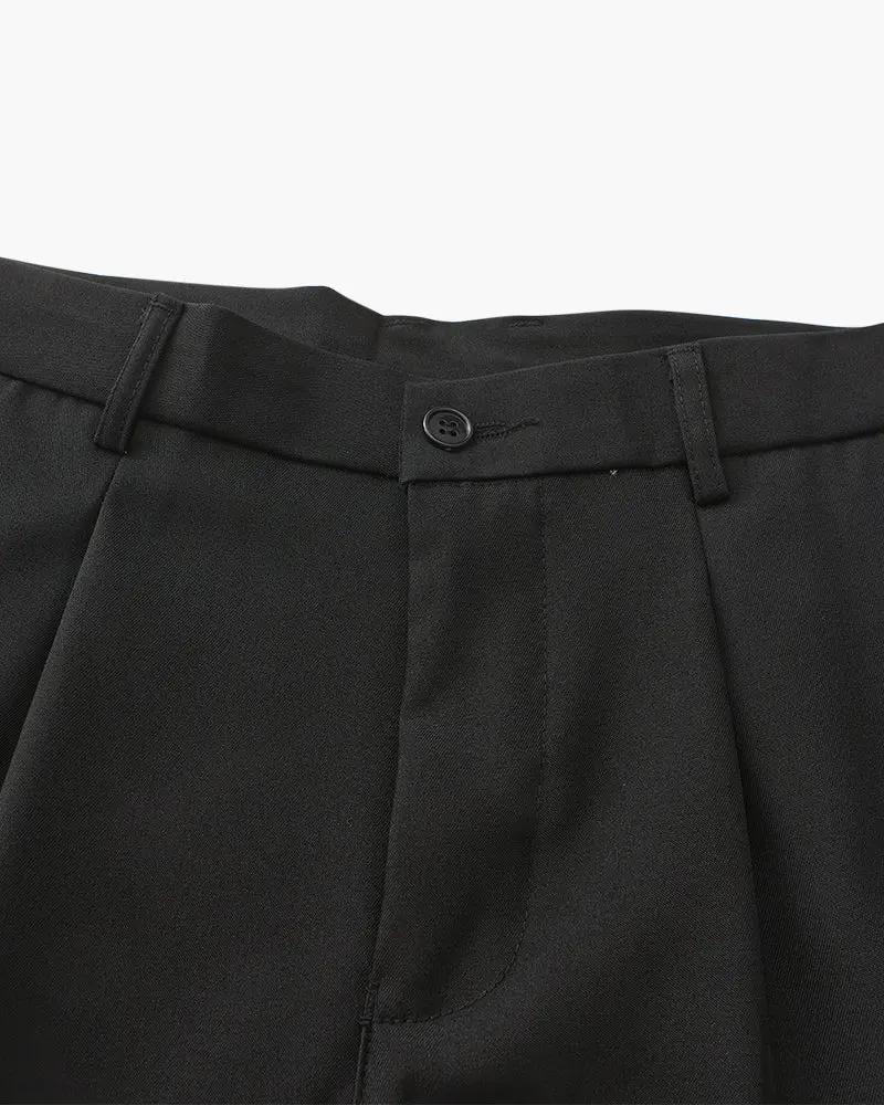 Pantalon Paris à coupe large de la marque Old Money, tissu léger et élégant, porté sur un mannequin, vue frontale.