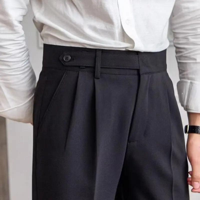Pantalon taille haute Paris Old Money en tissu noir, vue de face, mode élégante et sophistiquée.