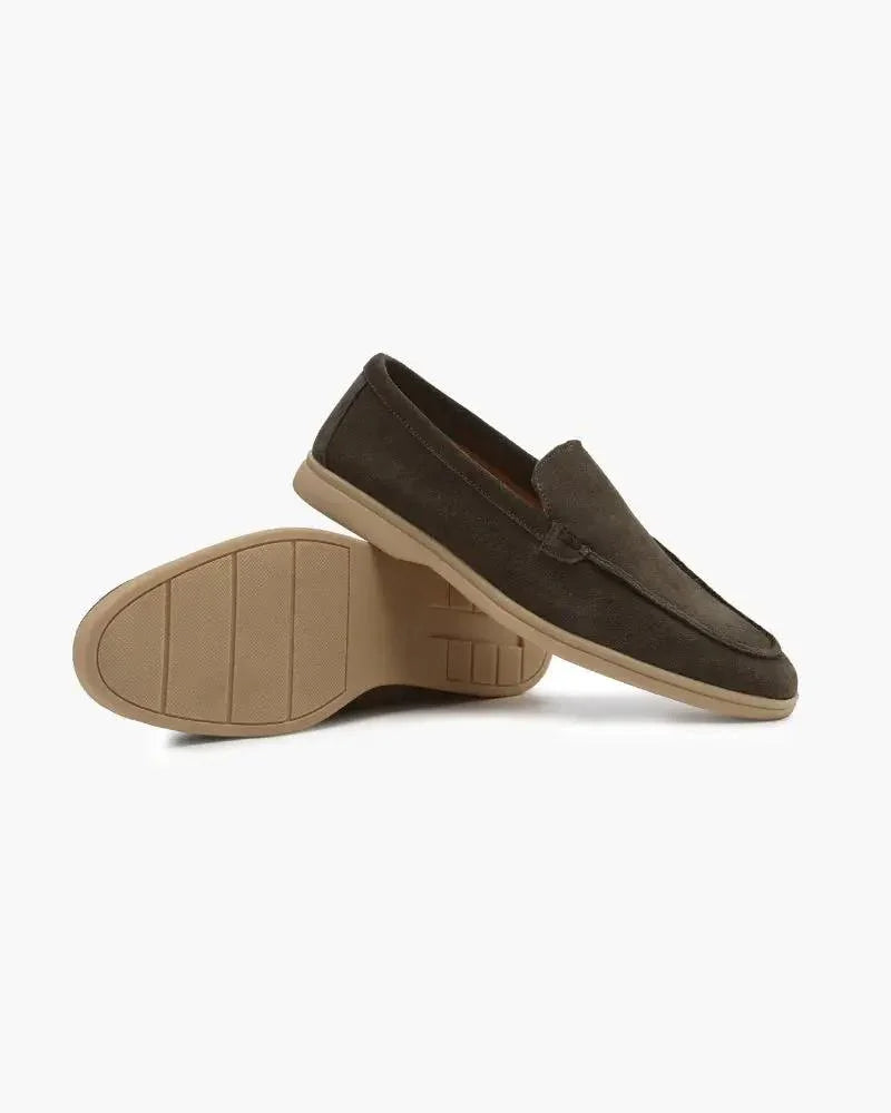 Mocassins en daim Old Money Premium, chaussures élégantes pour homme, en cuir souple de couleur marron clair.
