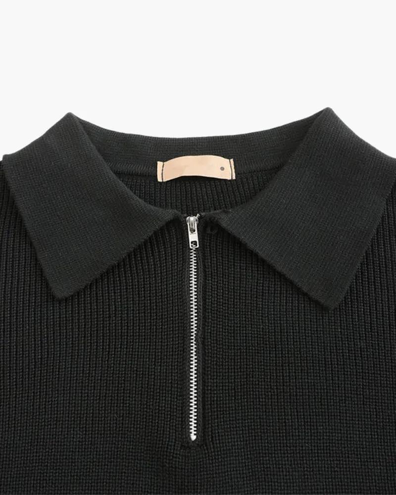 Pull à col montant Old Money Cesare avec demi-zip, en maille douce, couleur neutre, porté sur mannequin.