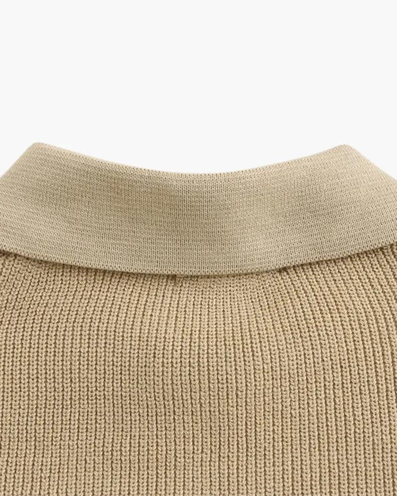 Pull à col montant Old Money Cesare, mi-zip, en maille douce, porté en gros plan.