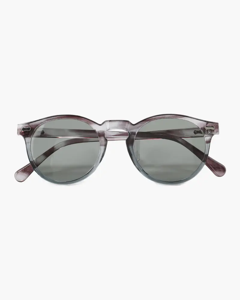 Lunettes de soleil Old Money polarisees avec monture en acétate, verres teintés marron foncé, style élégant et moderne.