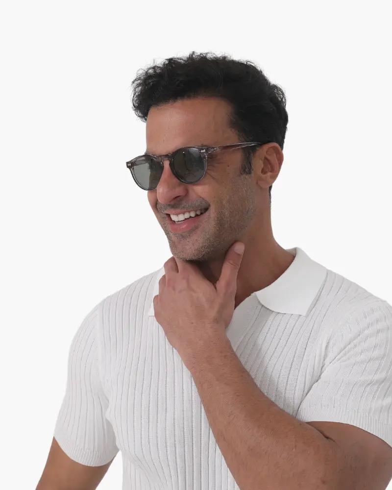 Lunettes de soleil Old Money polarisees avec monture élégante et verres foncés, style classique et sophistiqué.