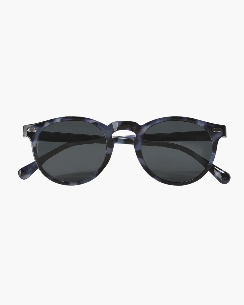 Lunettes de soleil Old Money polarisees avec monture en métal et verres teintés, style élégant et moderne.