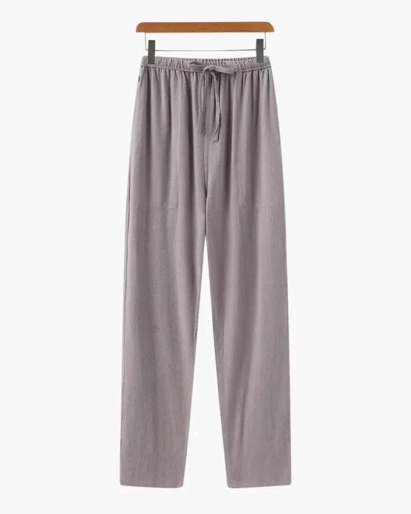 Pantalon en lin Marrakech Slim Fit de Old Money WorldWide, coupe ajustée et tissu léger, porté dans un style décontracté.