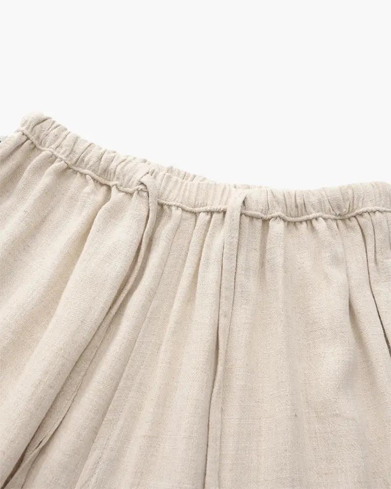 Vêtements beige du Monochrome Set d'Old Money WorldWide, simple et élégant, avec des tissus doux et une coupe moderne.