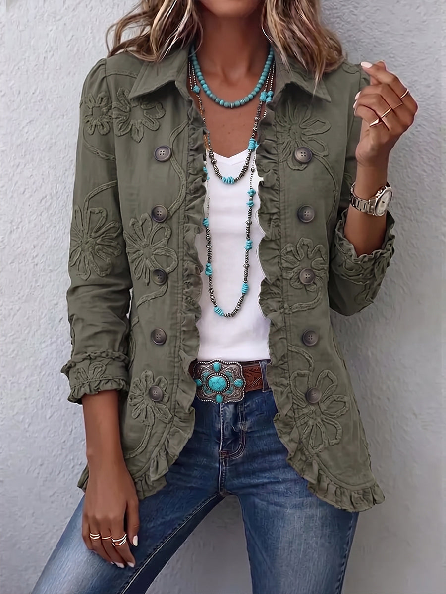 Veste bohème-chic brodée de fleurs vertes avec finitions froncées, style rétro, par Danoir Paris.