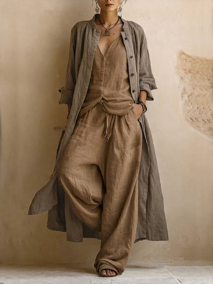 Ensemble trois pièces superposé Sienna de Danoir Paris, avec haut, pantalon et veste en tissu léger et élégant.