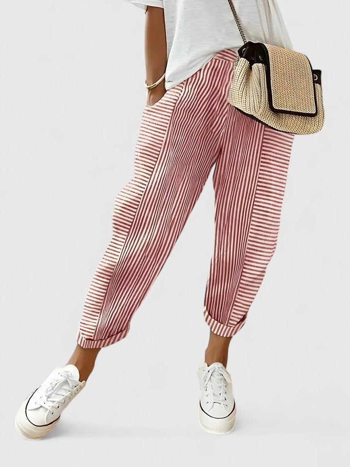 Pantalons d'été confortables pour femmes Elvira™ de Danoir Paris, en rouge, avec coupe décontractée pour un style léger et agréable.
