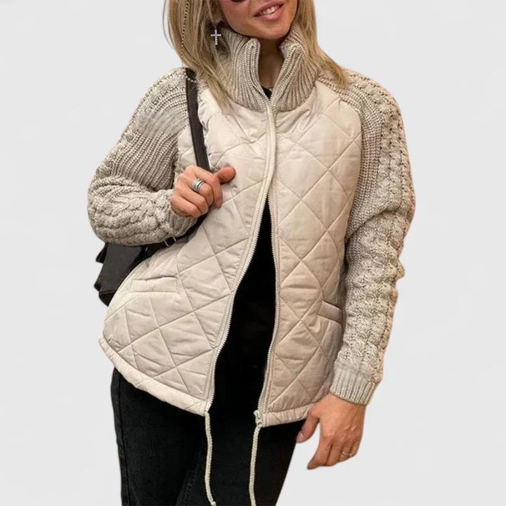 Veste élégante Havirae Danoir Paris, en tissu noir avec détails sophistiqués, vue de face sur fond blanc.