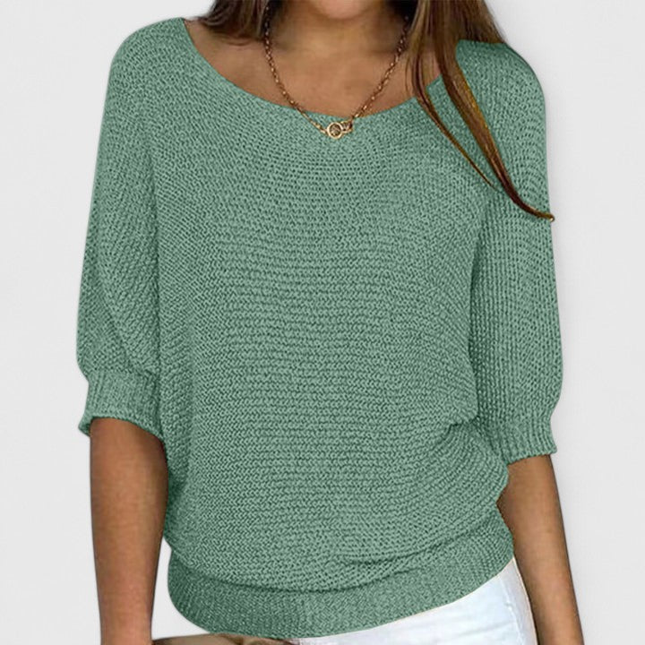 Pull en maille Rachel de Danoir Paris, sans effort, en maille douce et élégante, porté avec un col rond et manches longues.