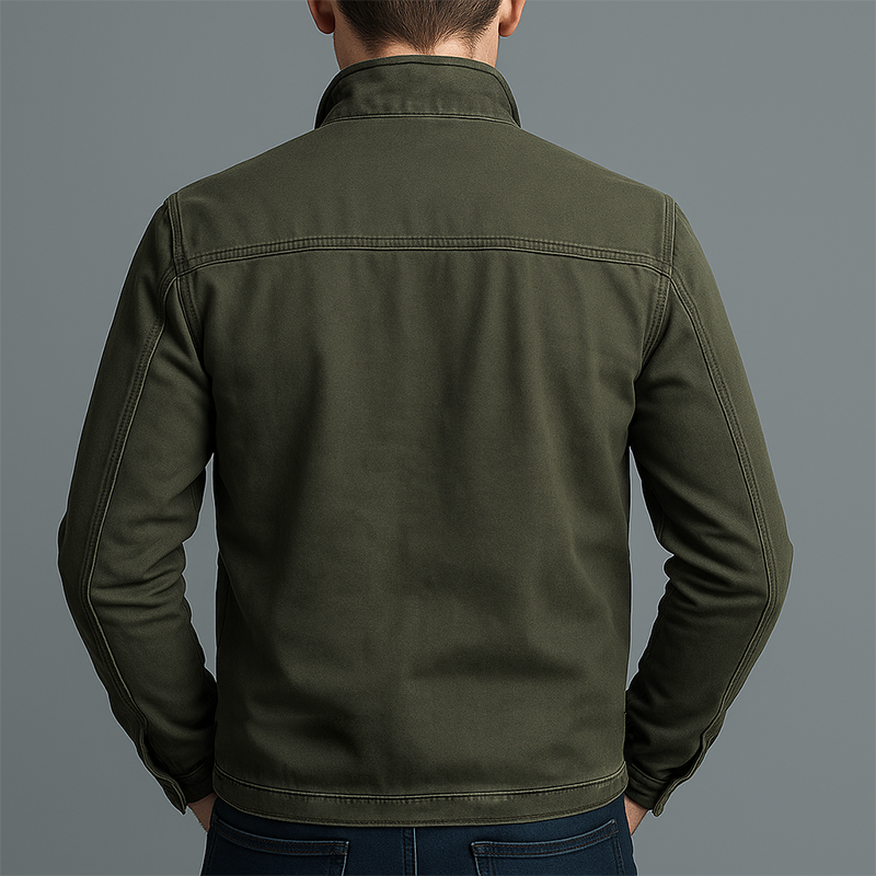Veste d'automne pour homme Renato de Danoir Paris, en tissu chaud et élégant, détail de la coupe et des boutons.