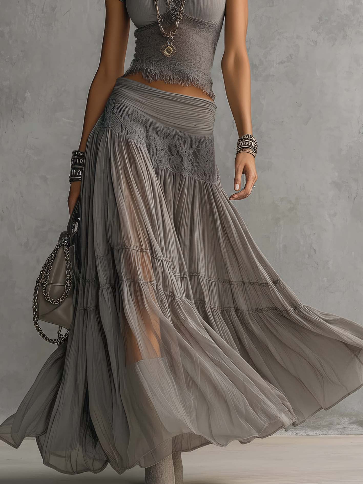 Ensemble top transparent gris à empiècements en dentelle et jupe longue plissée