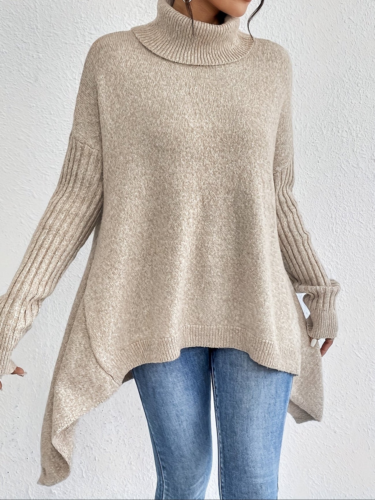 Pull confortable Audrey de Danoir Paris, en maille douce, porté sur un mannequin, couleur neutre, style décontracté.