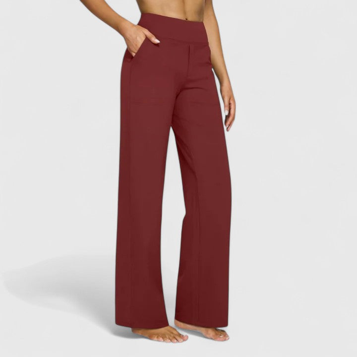 Pantalons sophistiqués Hilary de Danoir Paris, coupe élégante et tissu de qualité, porté par un mannequin.