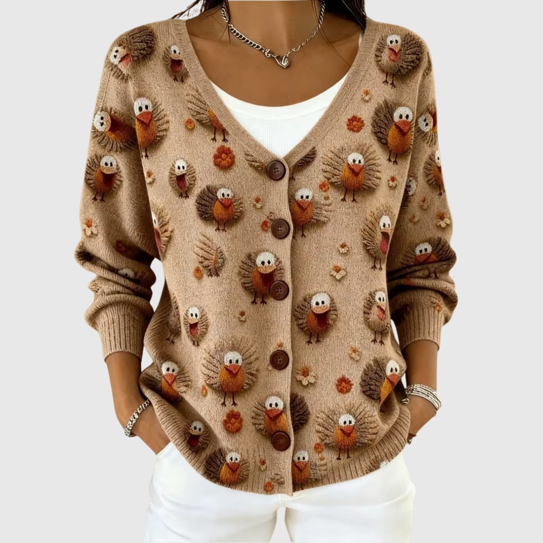 Cardigan en maille confortable Danoir Paris avec boutons, porté, montrant la texture douce et le style décontracté.