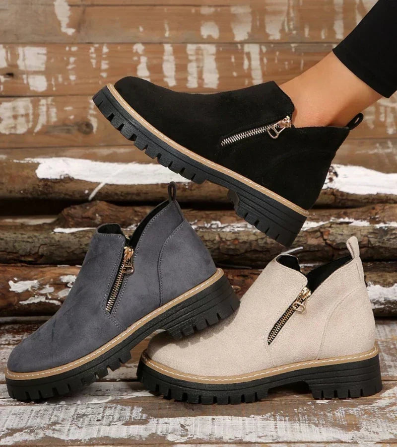 Bottines confort Danoir Paris Alessia en cuir noir, style élégant avec boucle métallique et semelle antidérapante.