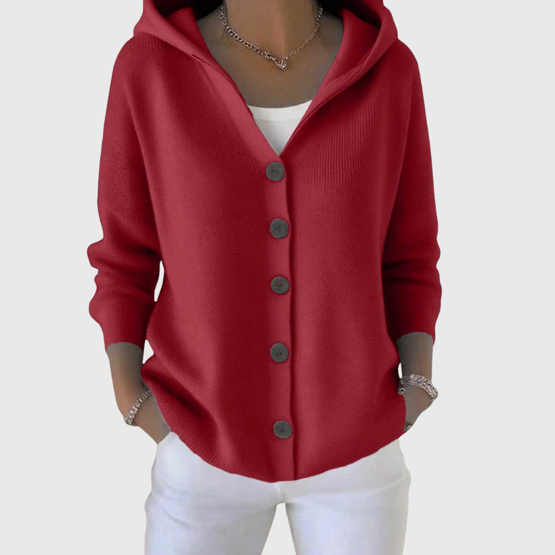 Cardigan élégant Joyce de Danoir Paris en maille douce, porté sur un mannequin, couleur neutre, détails fins et finition soignée