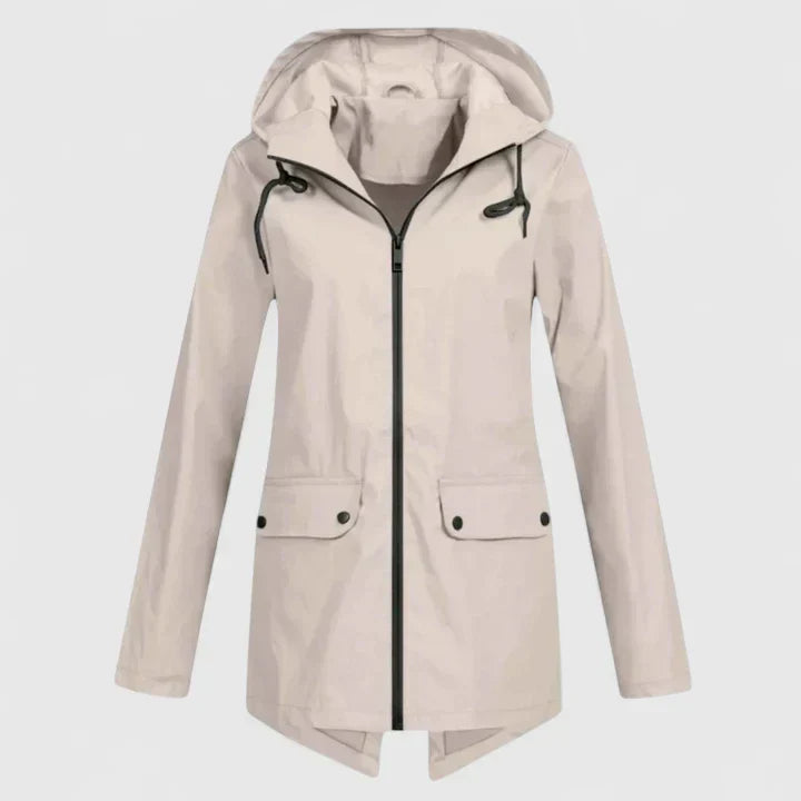 Veste confortable Danoir Paris Vanyssiah en tissu doux, beige, avec col montant et manches longues, vue de face.