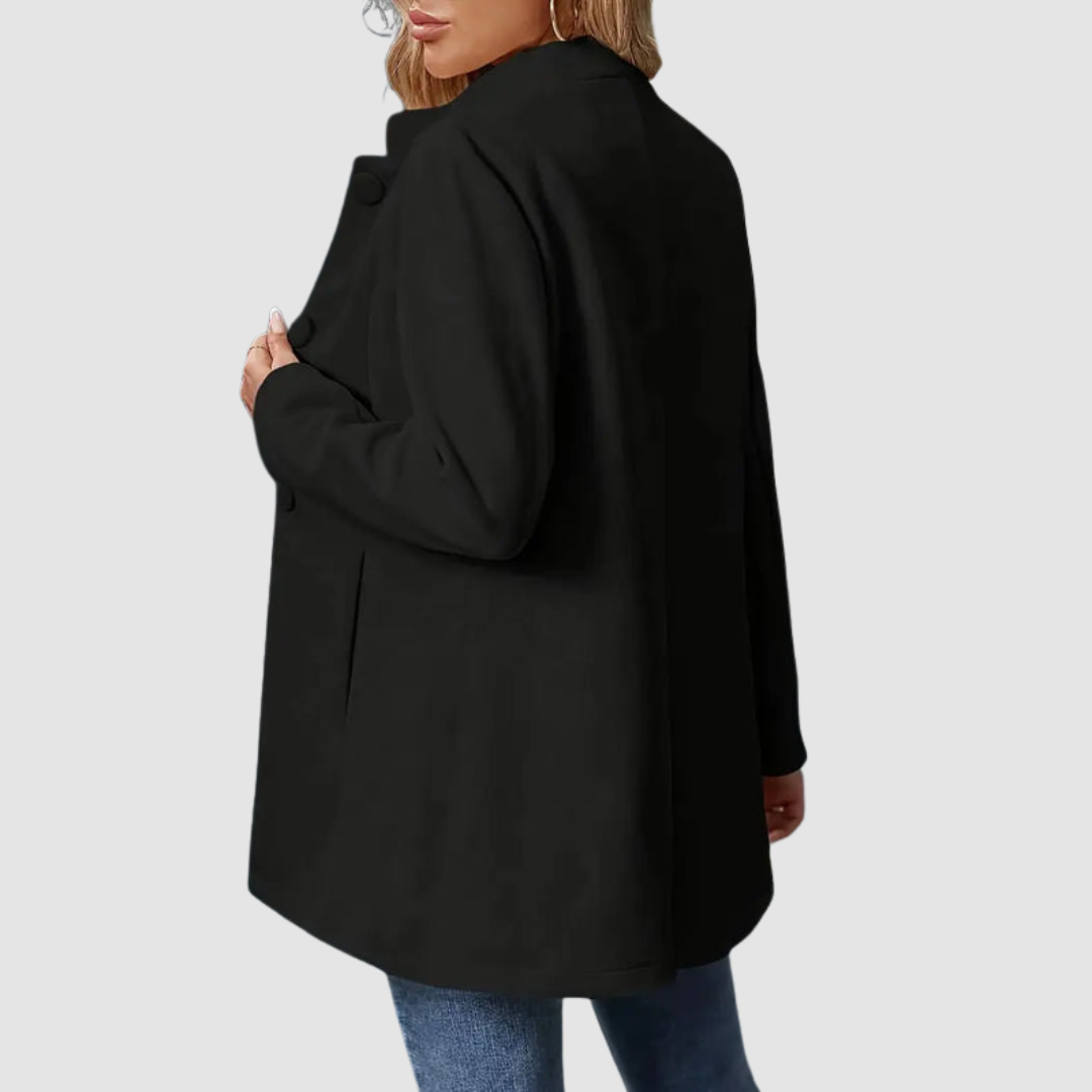 Veste élégante intemporelle Vera™ de Danoir Paris, en tissu chic avec coupe ajustée et détails sophistiqués.
