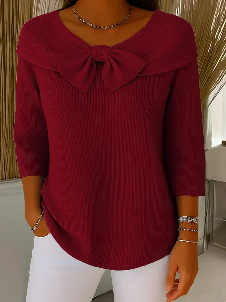 Pull élégant Neeko de Danoir Paris en laine douce, couleur neutre avec col rond et manches longues, porté sur mannequin.
