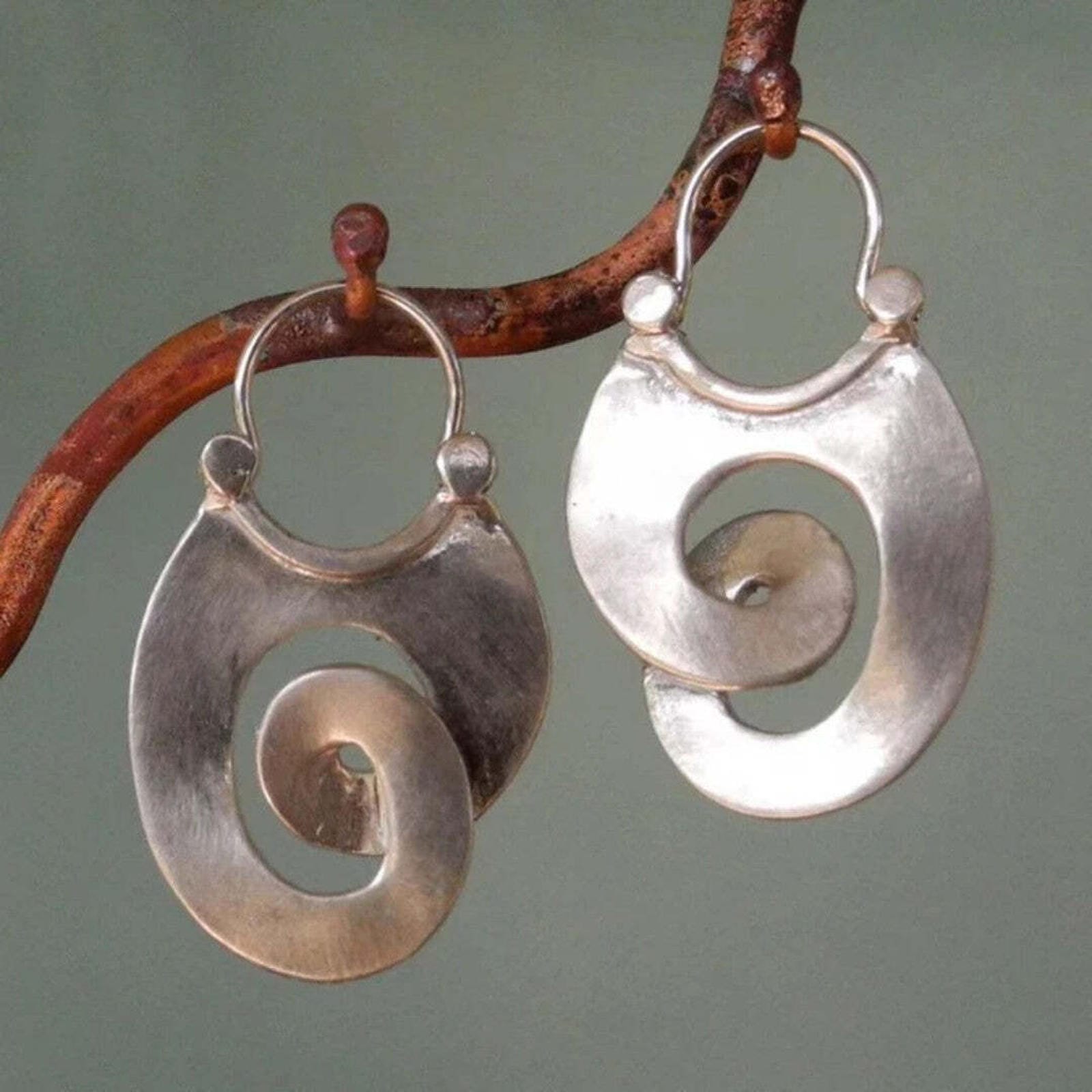 Boucles d'oreilles rétro asymétriques argentées