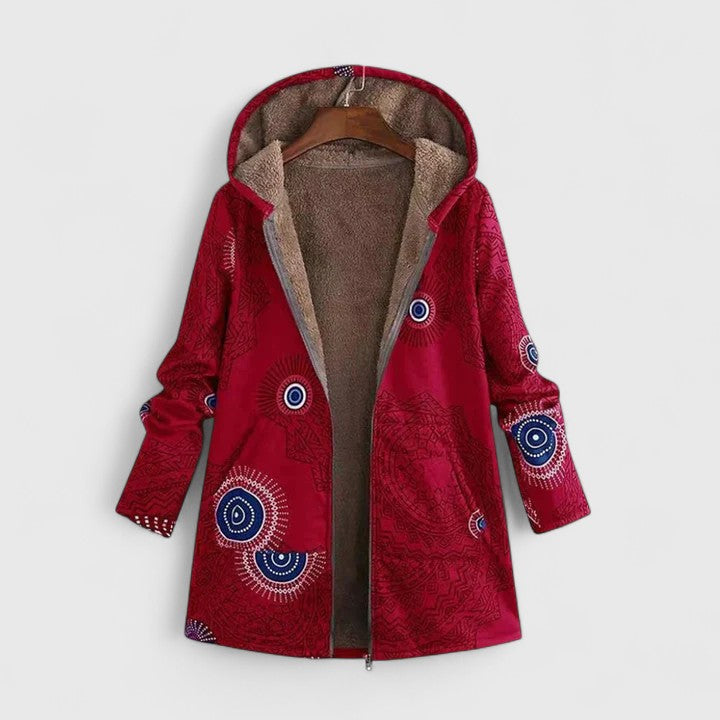Veste confortable Hyraelleh de Danoir Paris, en tissu doux, portée par un modèle, vue de face sur fond blanc.