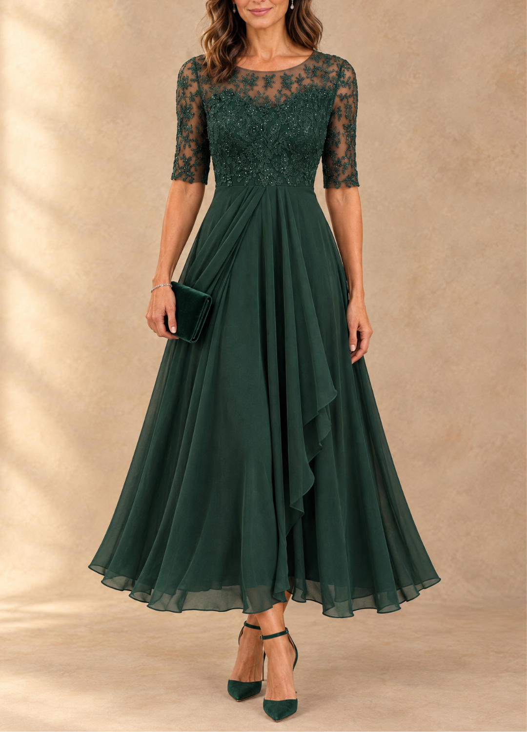 Robe en dentelle et chiffon Abella de Danoir Paris, élégante robe de soirée avec détails en dentelle fine et tissu léger.