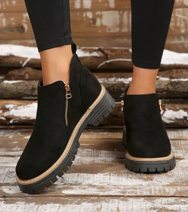 Bottines confort Danoir Paris Alessia en cuir noir avec semelle robuste et design élégant, vues de face et de côté.