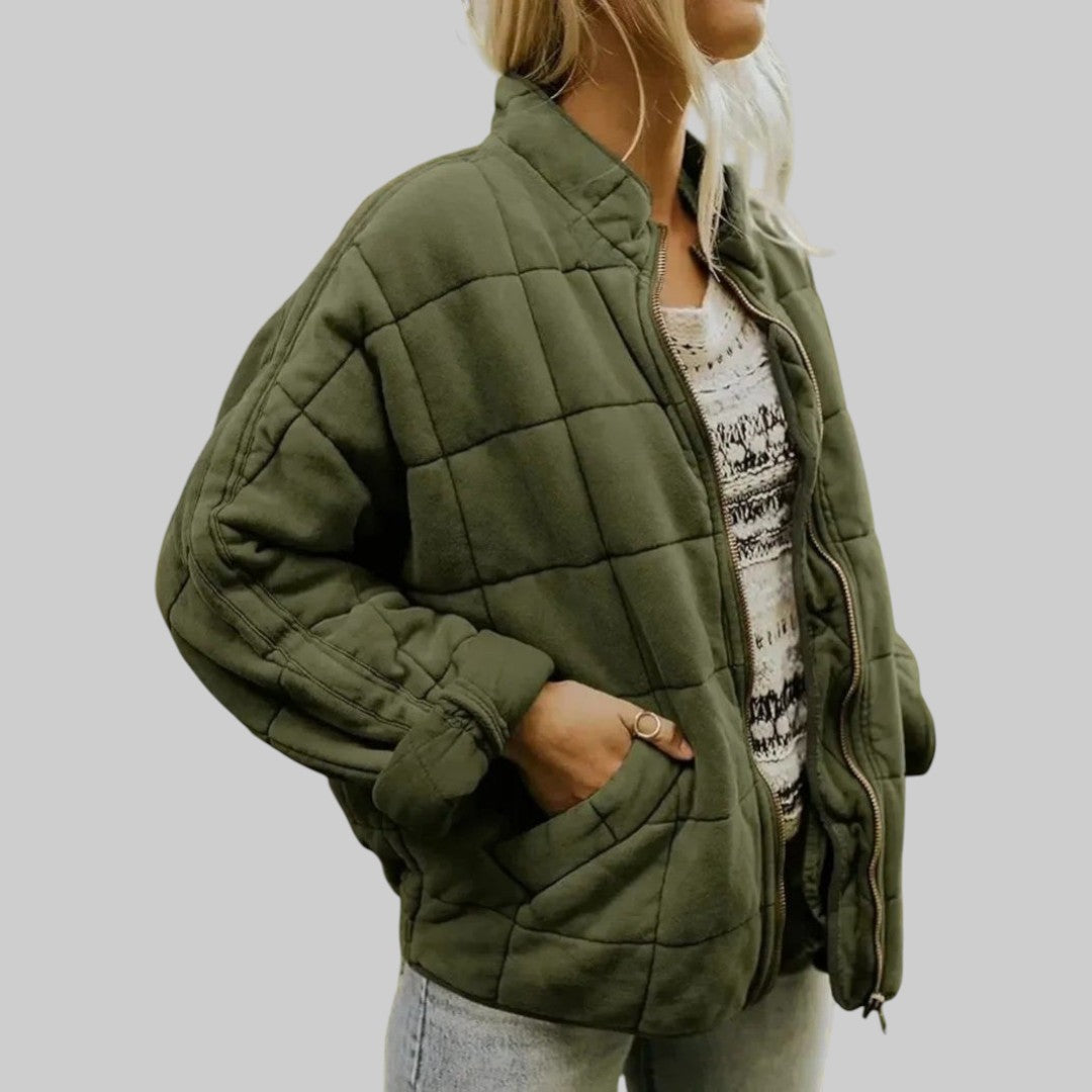 Veste matelassée oversize Danoir Paris Josiane™ en tissu élégant, vue de face avec col et boutons visibles.