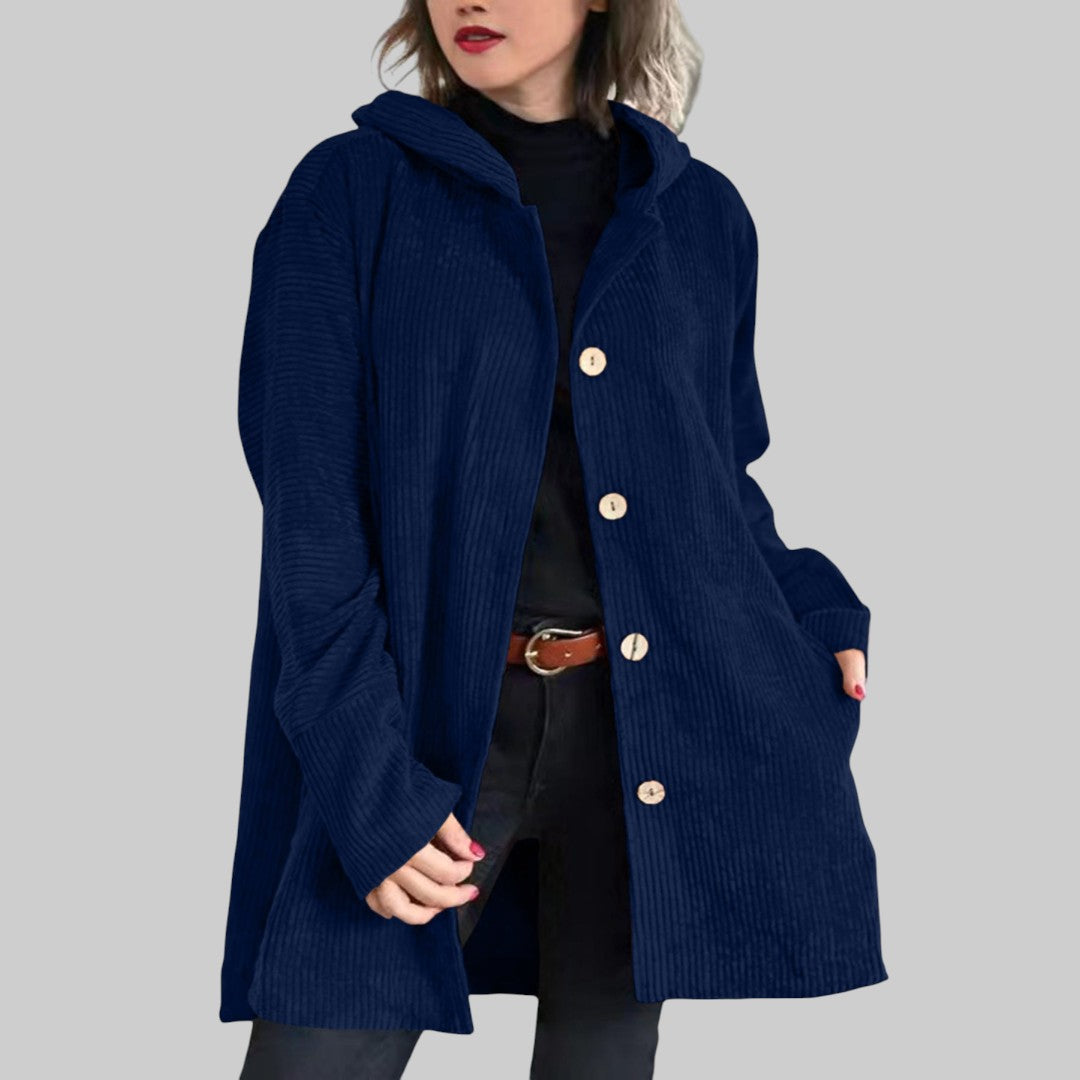 Veste matelassée Cordia™ de Danoir Paris, en tissu chaud et élégant, avec col et fermeture zippée visible.