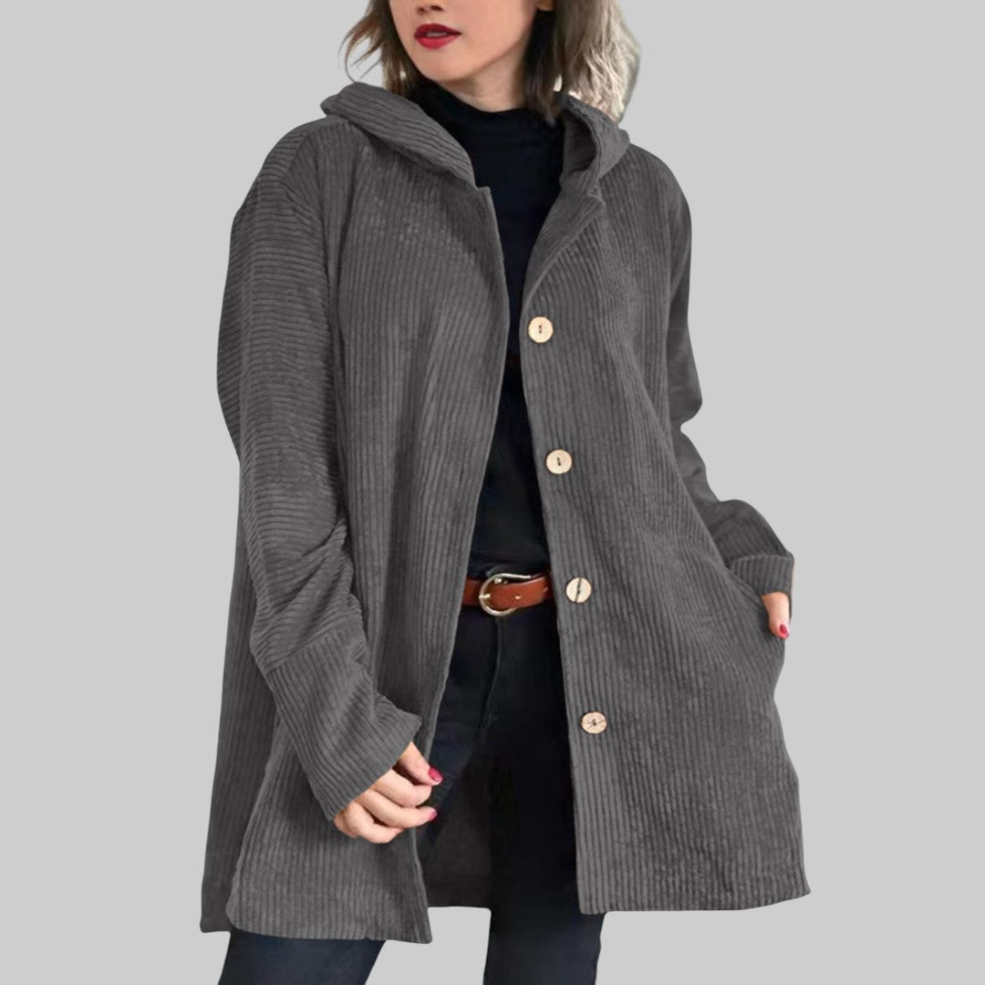 Veste matelassée Cordia™ de Danoir Paris, en tissu noir avec fermeture éclair et col montant, vue de face.