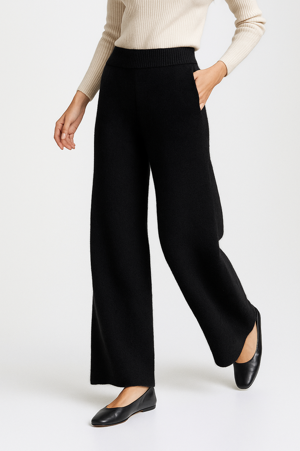 Pantalon Chloé en cachemire Danoir Paris, coupe décontractée, couleur neutre, tissu doux et élégant visible sur l'image.
