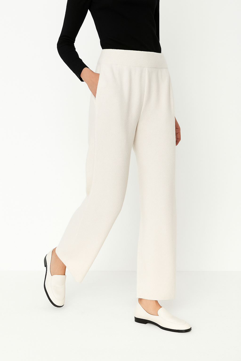 Pantalon en cachemire Danoir Paris, modèle Chloé, doux et élégant, vue de face avec détails de couture et texture.