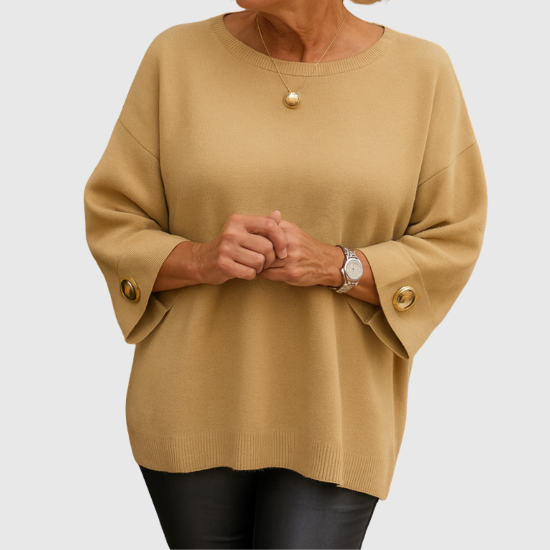 Pull Julianette élégant de Danoir Paris, tricoté fin en maille douce, porté sur mannequin avec col rond et manches longues.