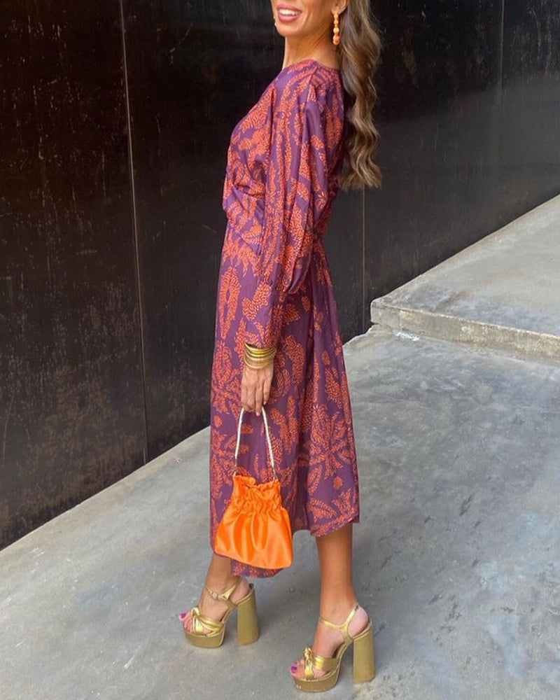 Robe midi imprimée pour femme Danoir Paris avec manches longues, style élégant et moderne, portée sur mannequin.