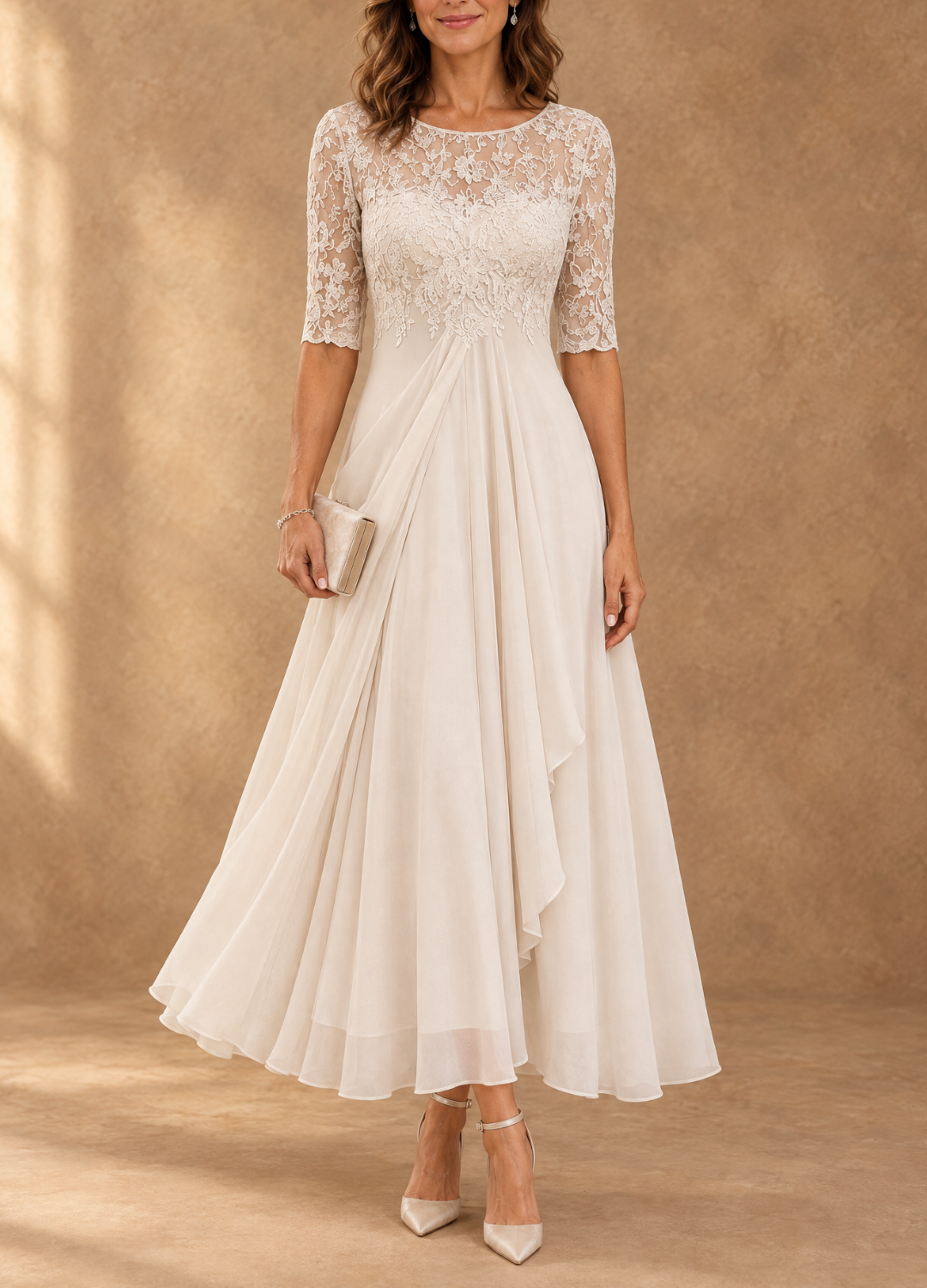 Robe en dentelle et chiffon Abella de Danoir Paris, robe élégante avec détails en dentelle et tissu léger.