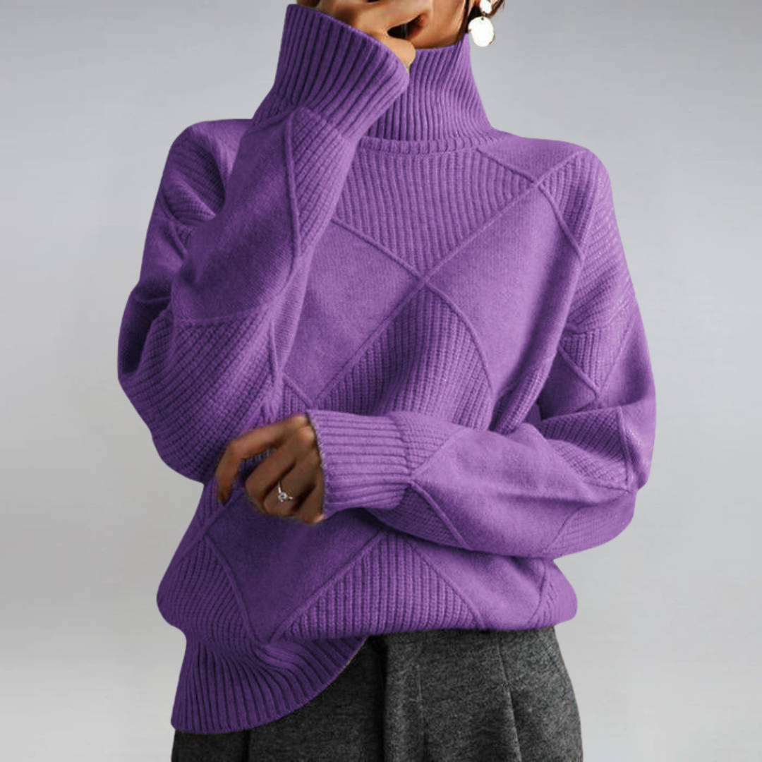 Pull en cachemire Danoir Paris Lauren, luxueux avec col montant, douceur et élégance visible sur le mannequin.