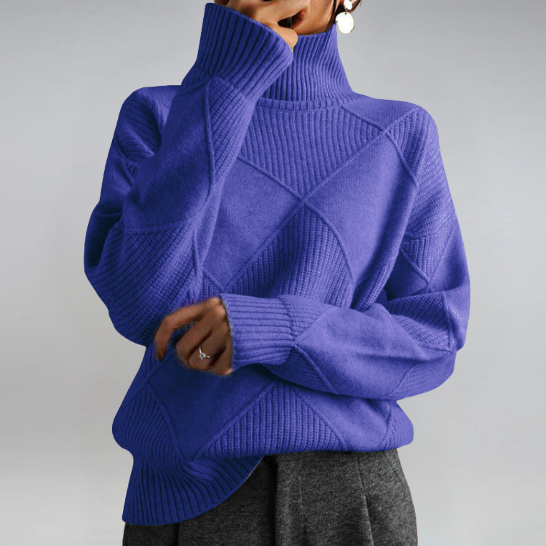 Pull en cachemire Danoir Paris Lauren, luxueux avec col montant, en gris clair, porté sur mannequin.