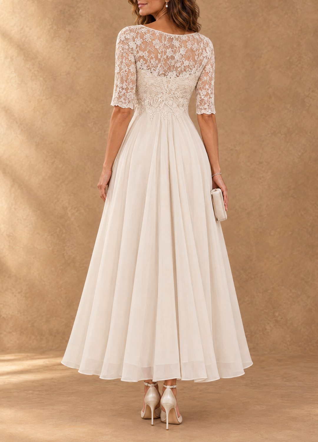 Robe en dentelle et chiffon Abella de Danoir Paris, élégante vêtement de soirée avec détails délicats et fluide.