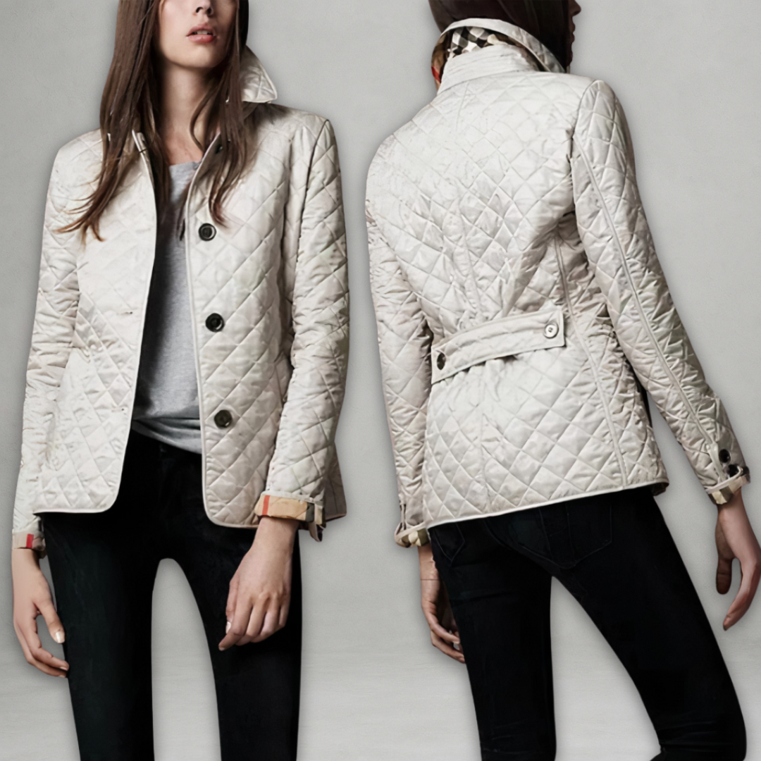 Veste d'automne Jennifer de Danoir Paris, coupe élégante, tissu chaud, portée avec col et manches longues, vue de face.
