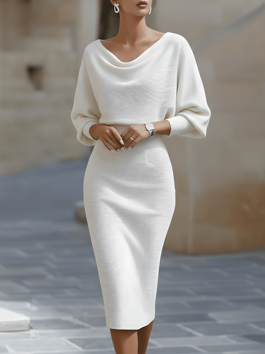 Robe midi à manches chauve-souris Lydia de Danoir Paris, tissu drapé élégant, portée de face avec détails sophistiqués.