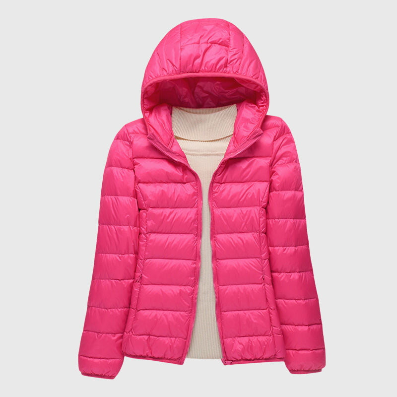 Veste matelassée ultra-légère Lily™ de Danoir Paris, en tissu léger avec fermeture éclair et col montant, vue de face.